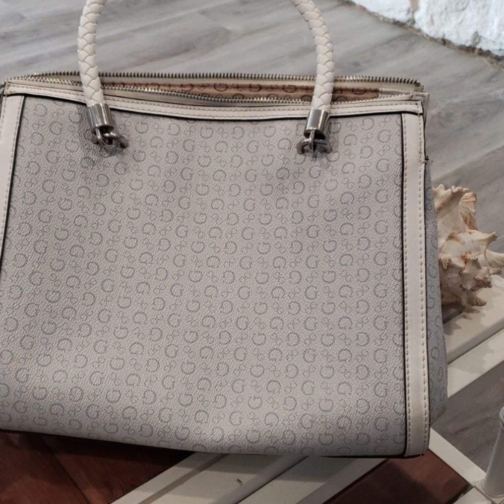 Guess shoulder bad with wallet - Picture 2 of 12